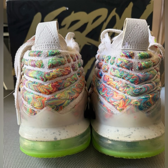 Lebron (XVII) 17 GS - Picture 2 of 7